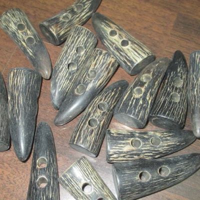 Buffalo Horn Toggles Buttons 76